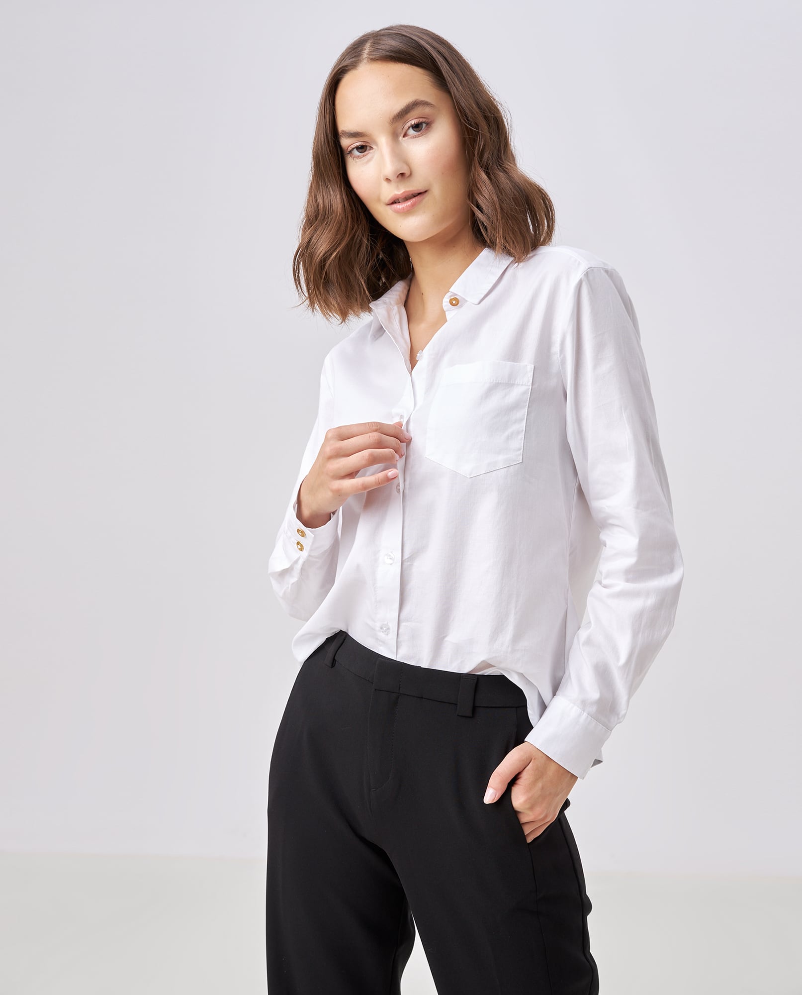 Camisa para mujer blanca elegante con bolsillo