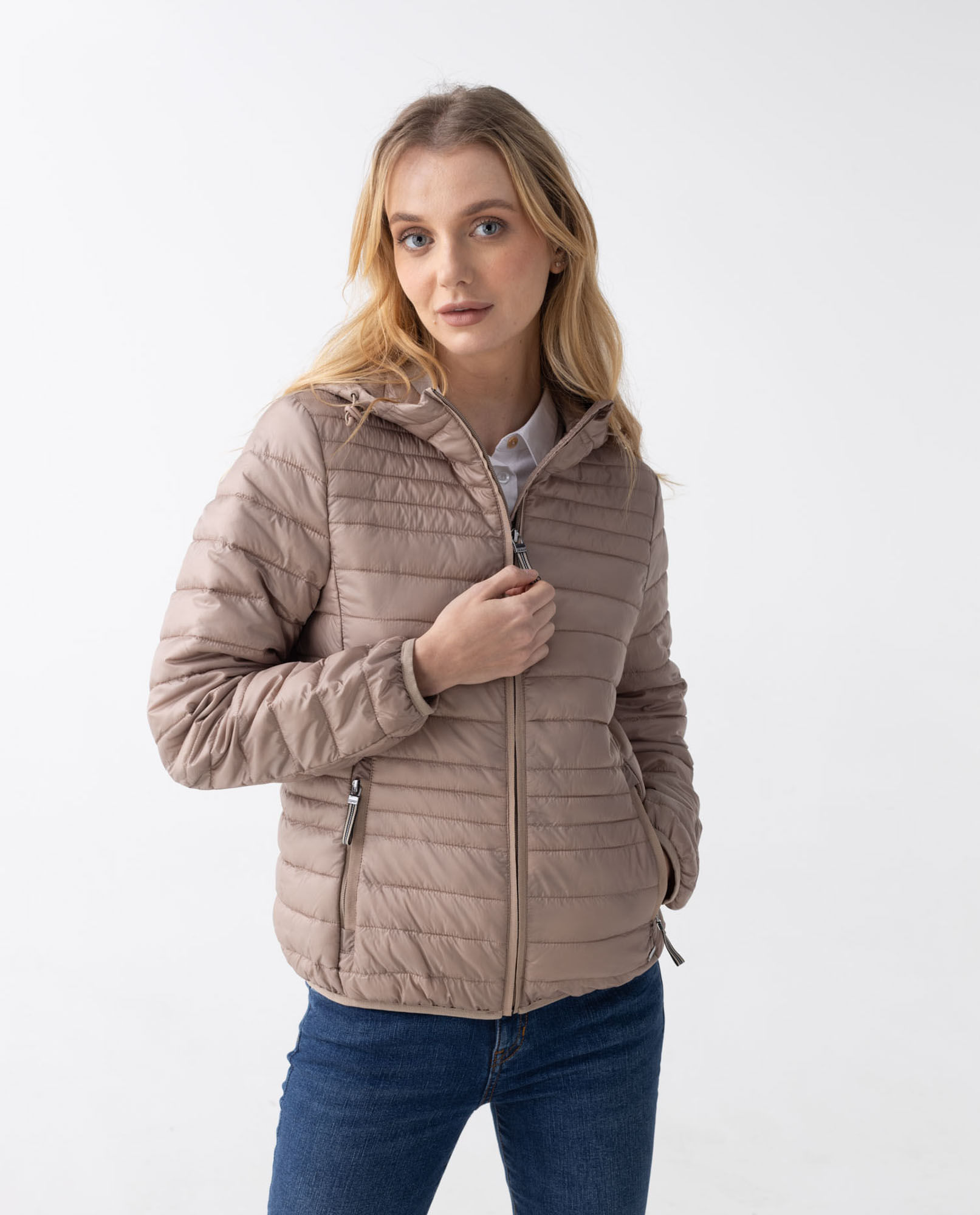 Chaqueta para mujer ligera acolchada en poliéster reciclado