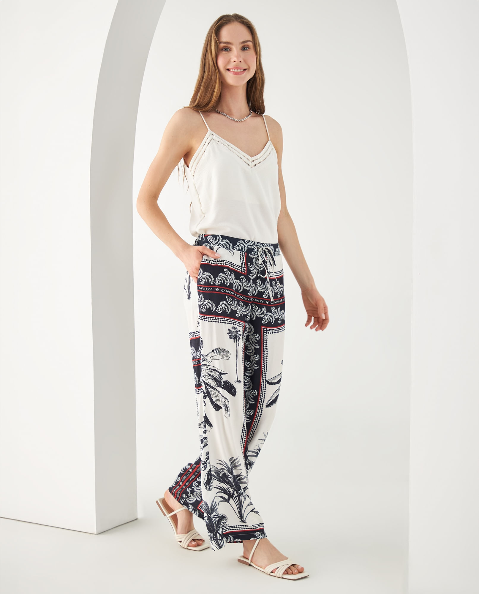 Pantalón con estampados arabescos para mujer