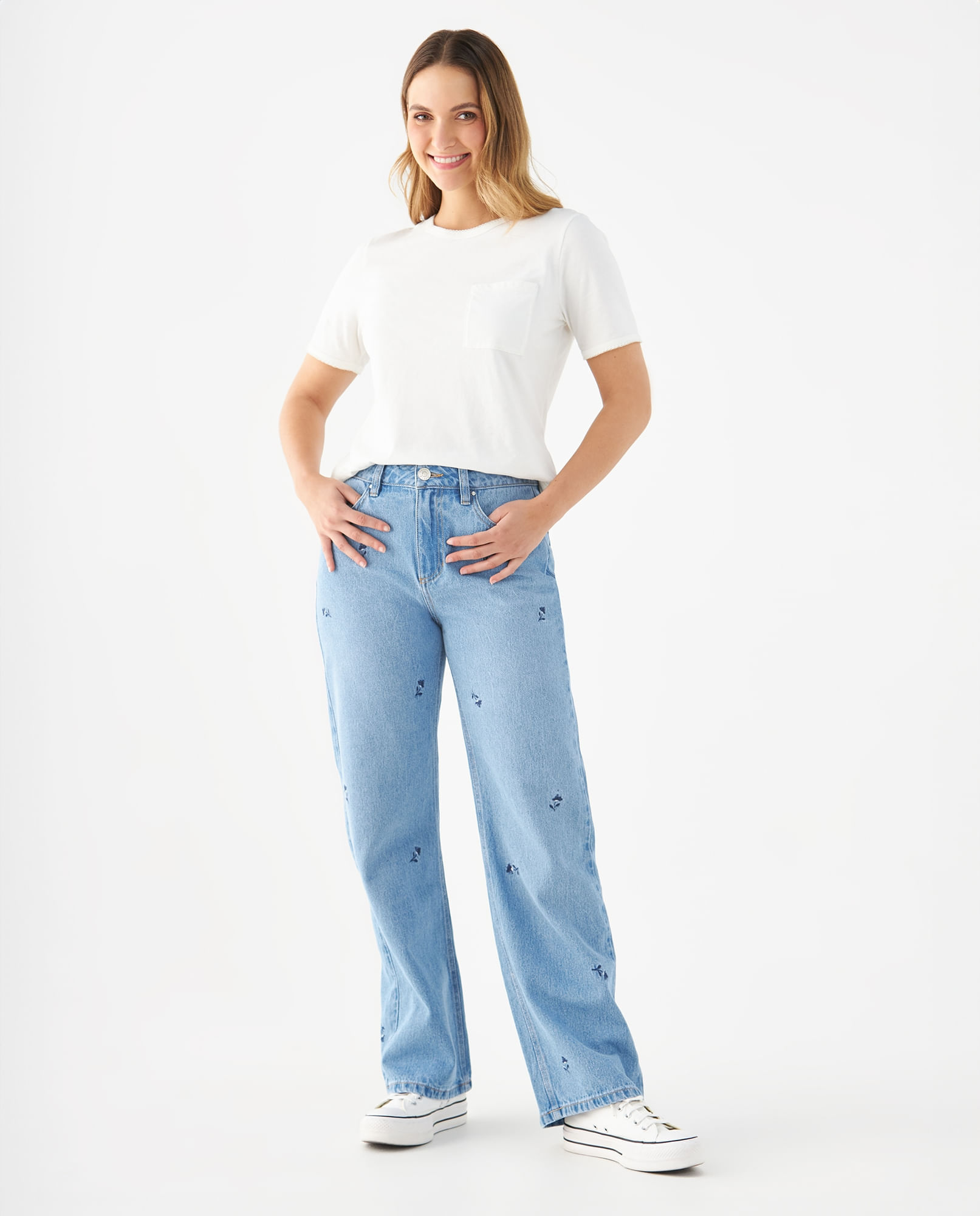 Jean Straight con apliques de flores para mujer