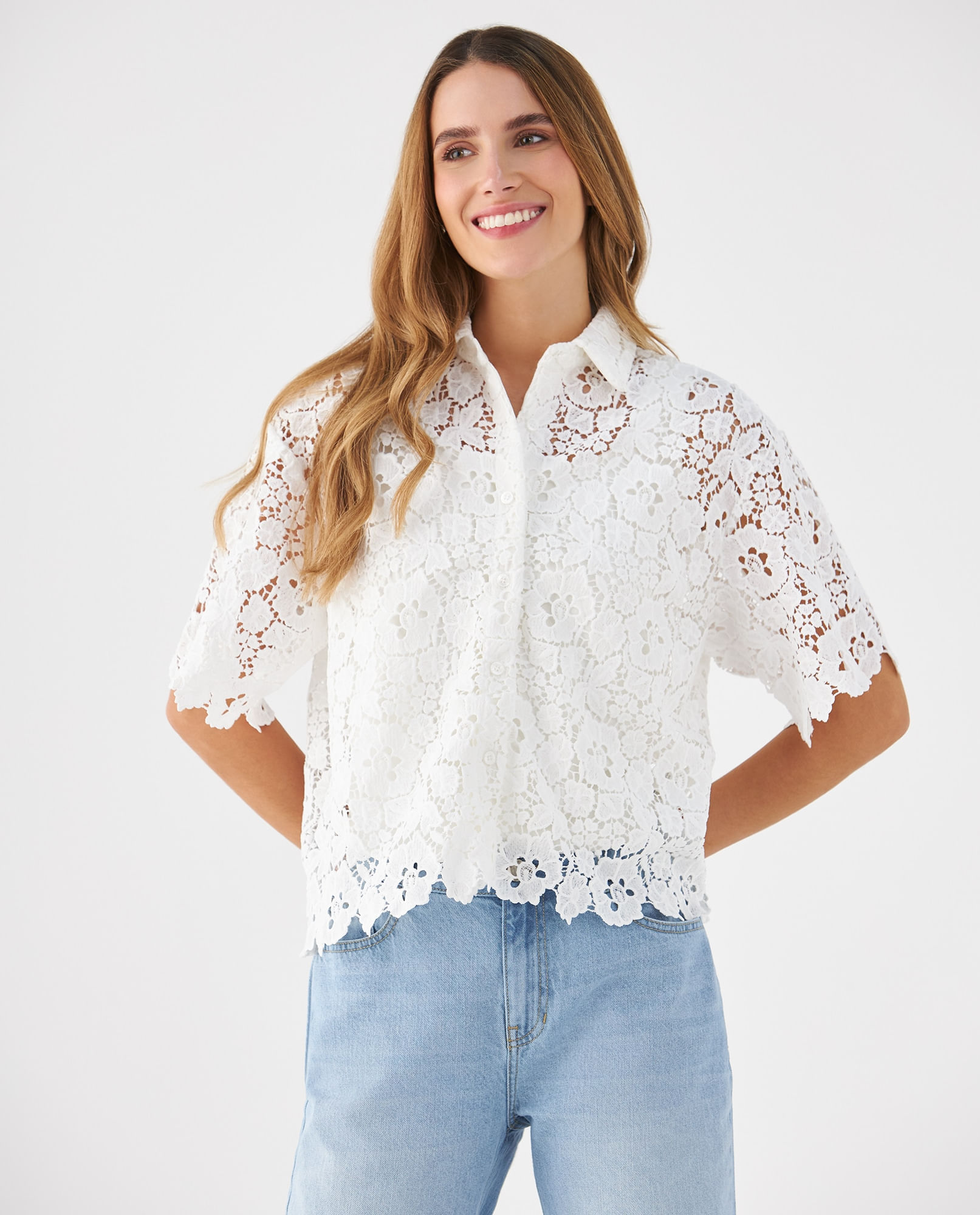 Camisa con detalles desagujados para mujer