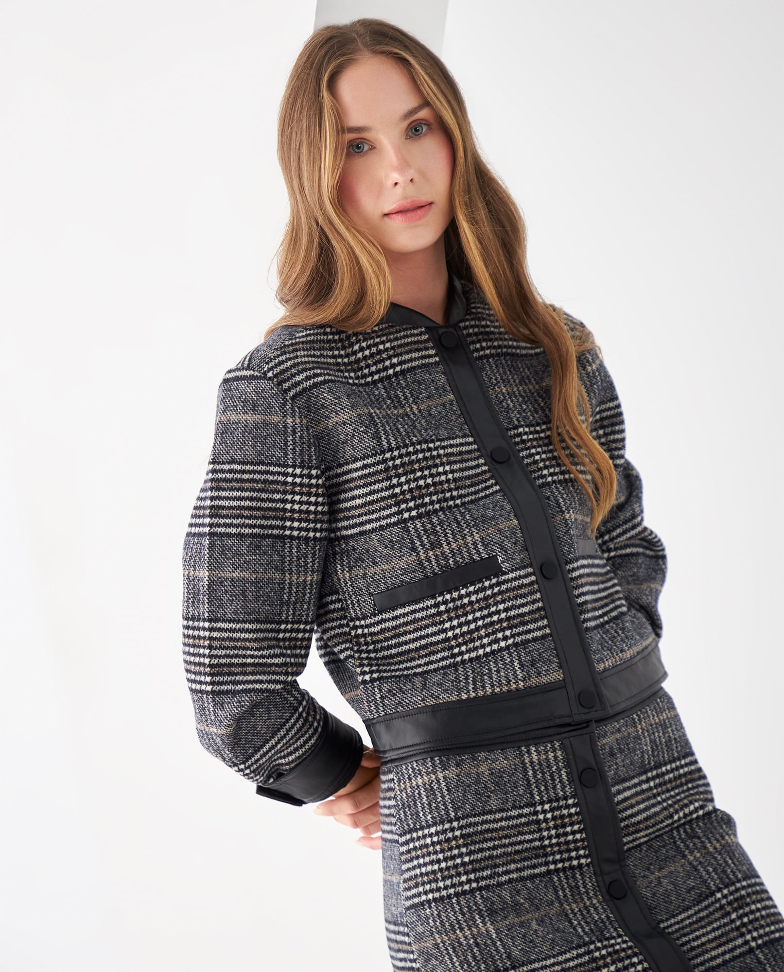 Chaqueta con detalles tipo cuero para mujer