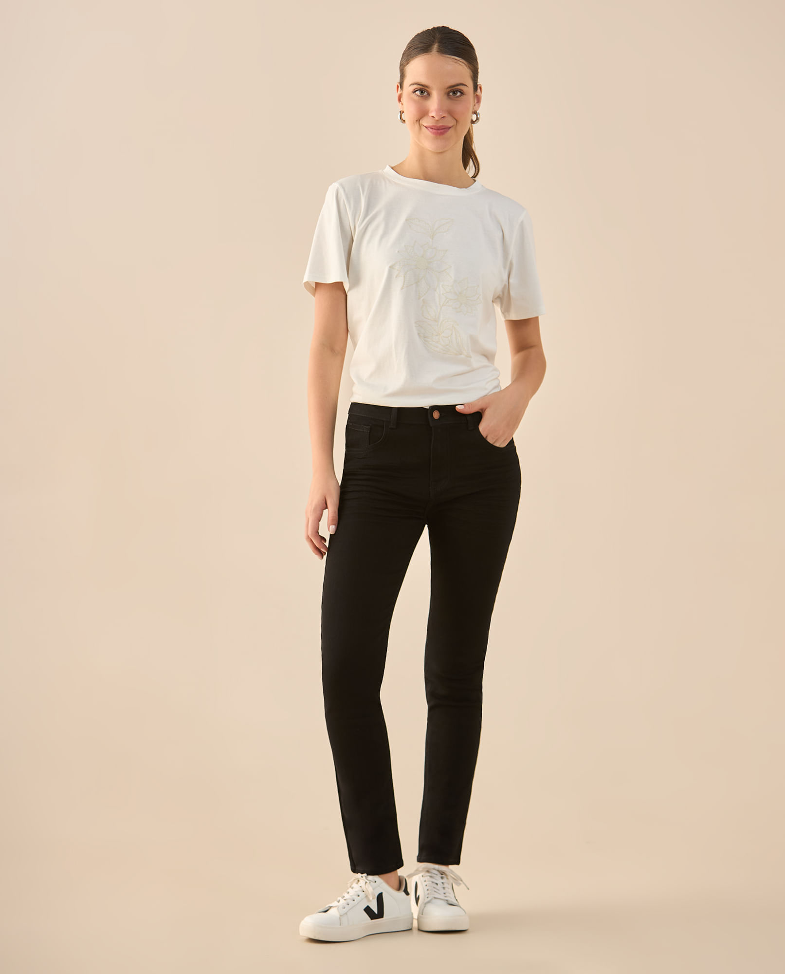 Jean en black denim para mujer
