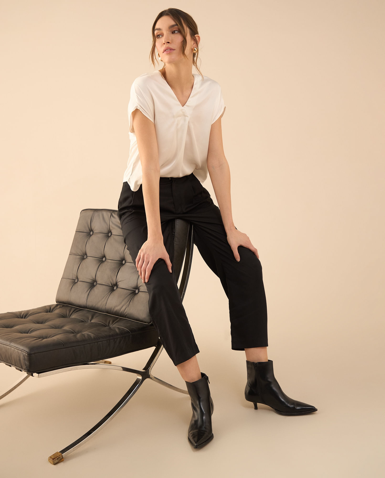 Pantalón de tela fluida para mujer