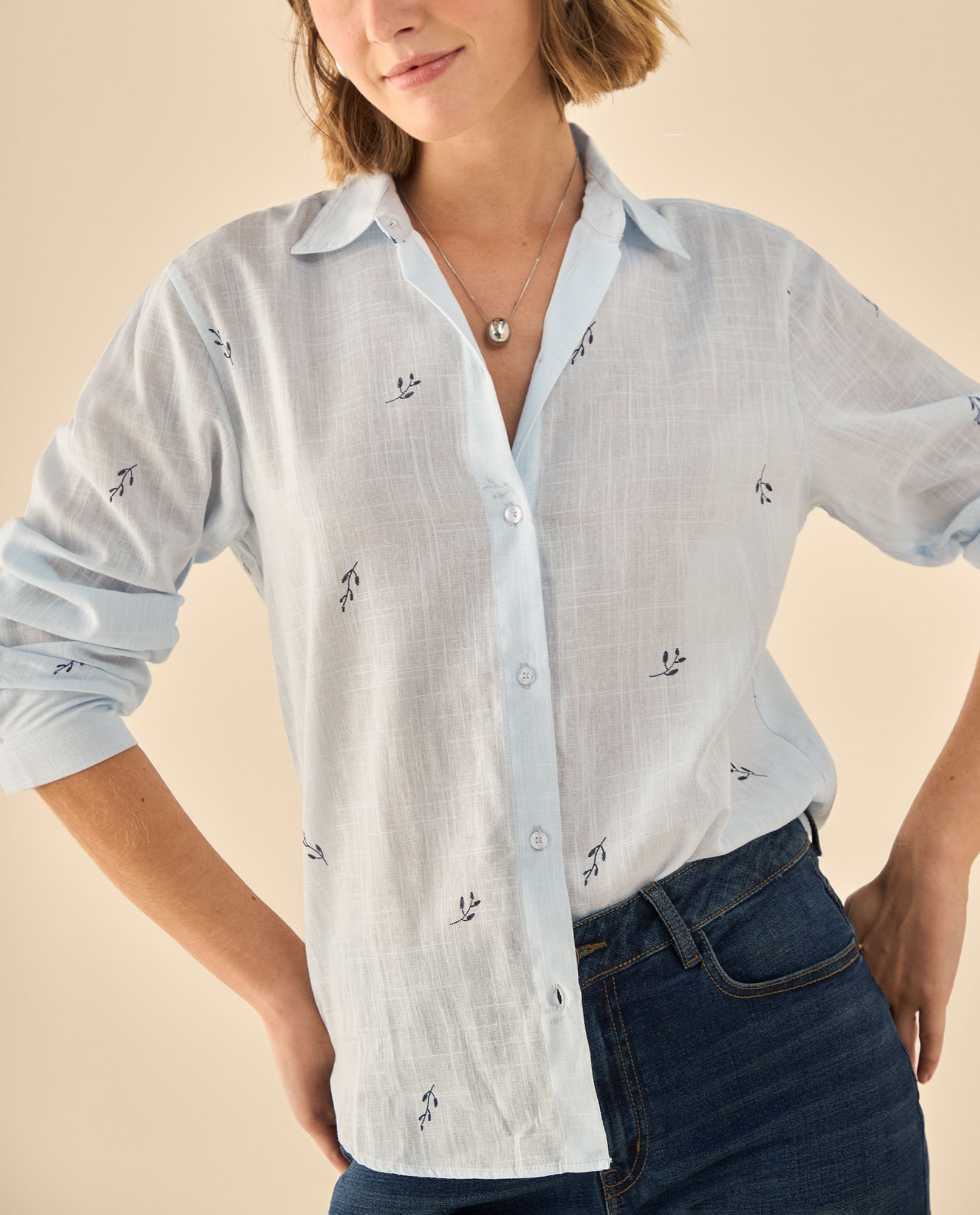 Camisa con Bordados Florales