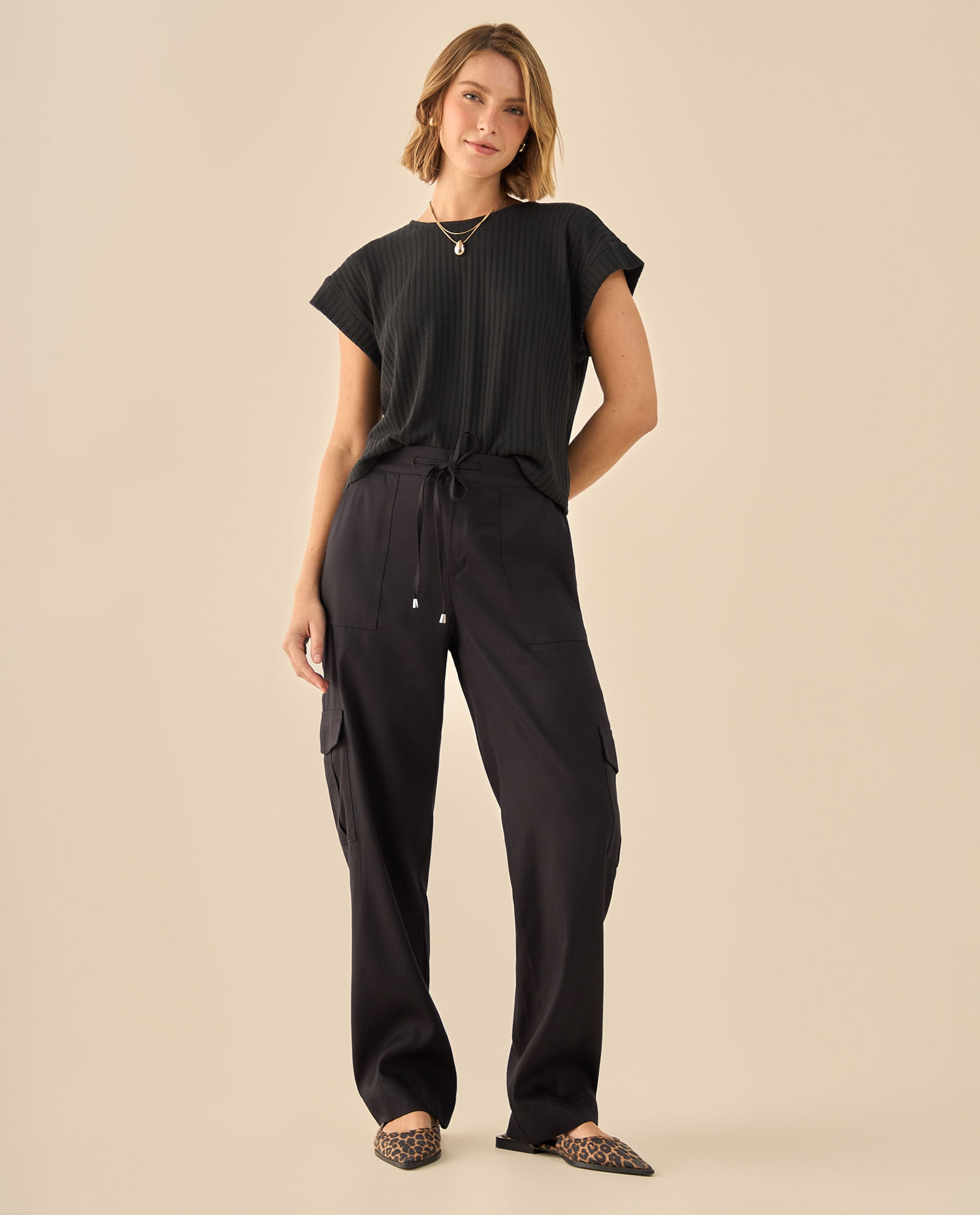 Pantalón Cargo con Bolsillos Funcionales