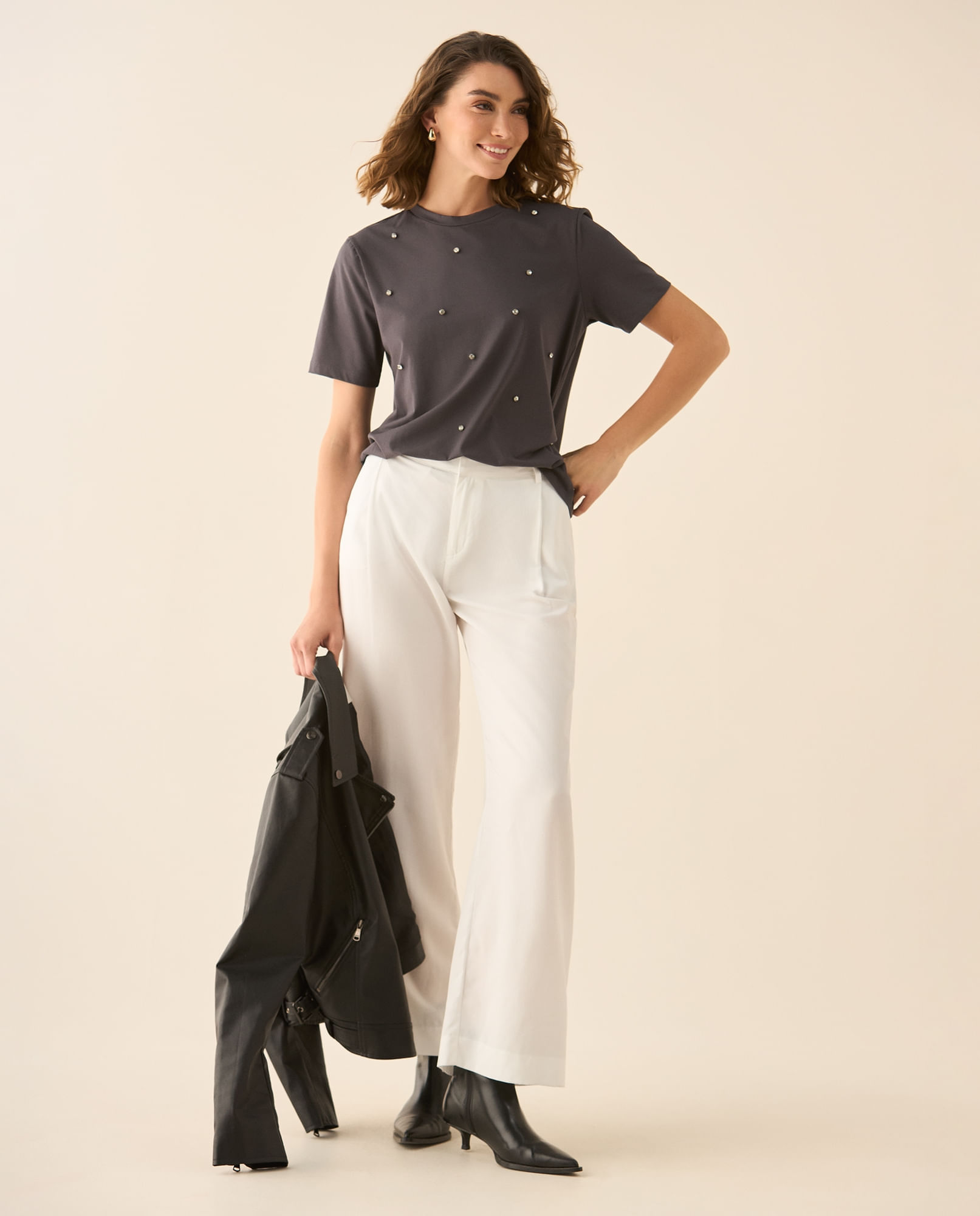 Pantalón bota recta con bolsillos de ribete en posterior para mujer