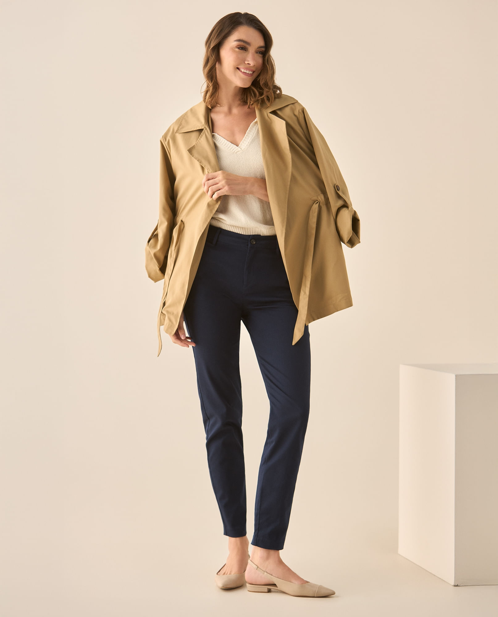 Pantalón clásico con bolsillos en diagonal para mujer
