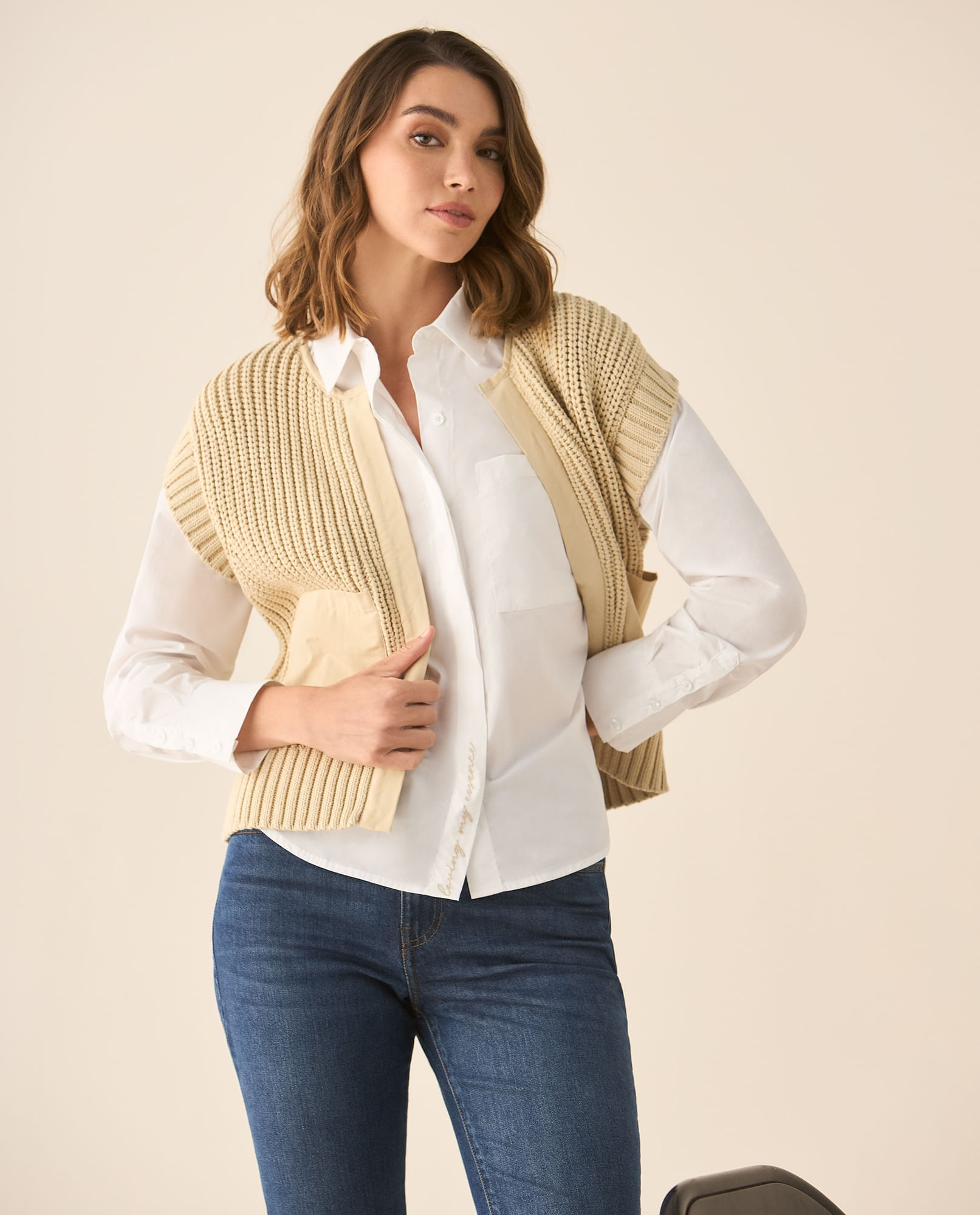 Camisa clásica con bordado para mujer