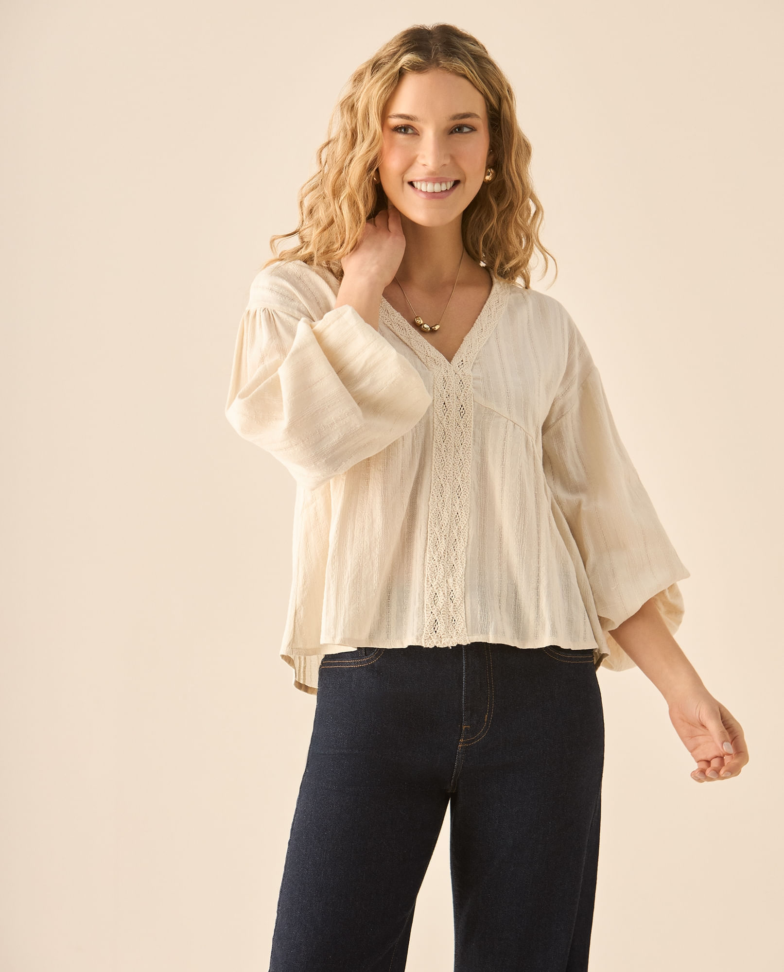 Camisa manga larga con volumen y detalles en crochet para mujer