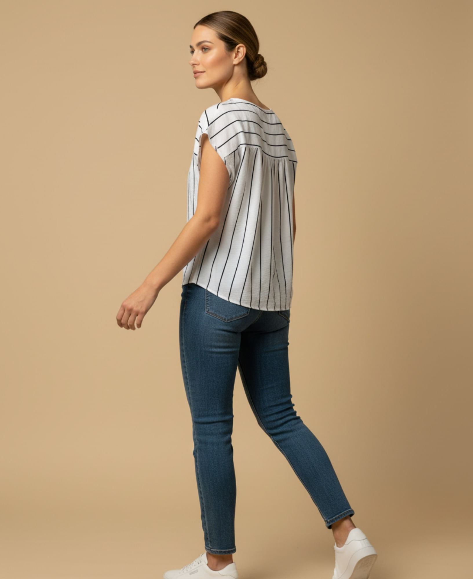 Camisa con Pliegues Posteriores