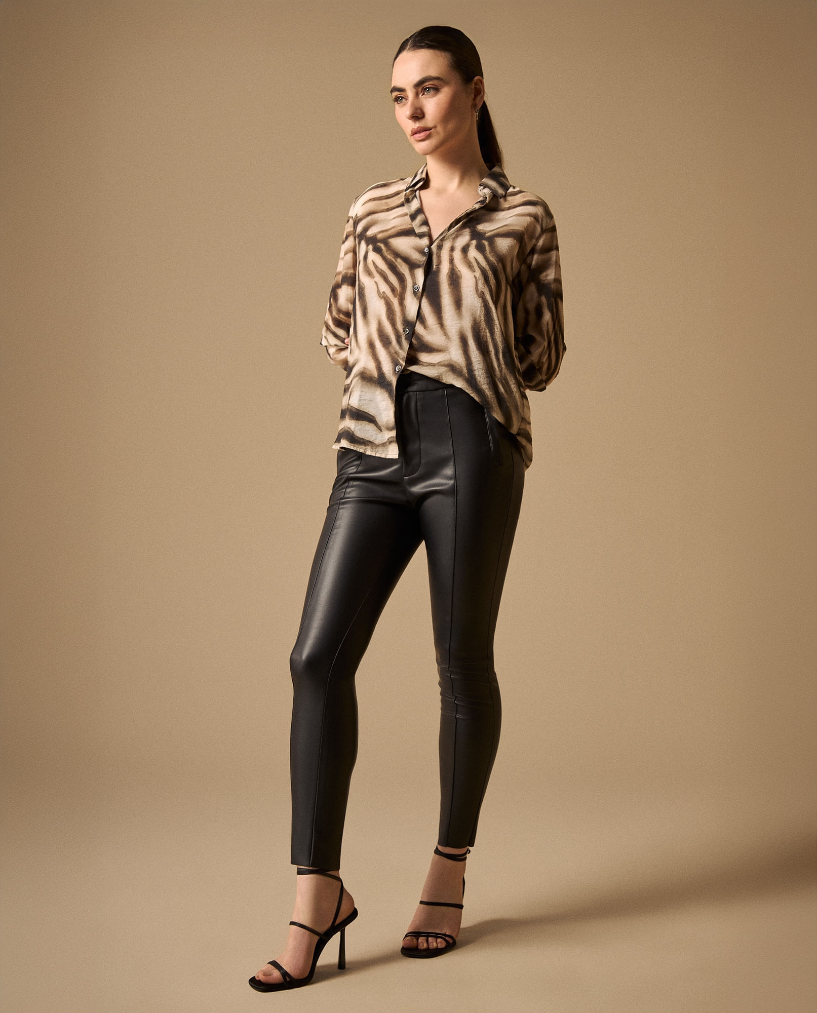 Pantalón Negro Ajustado Símil Cuero