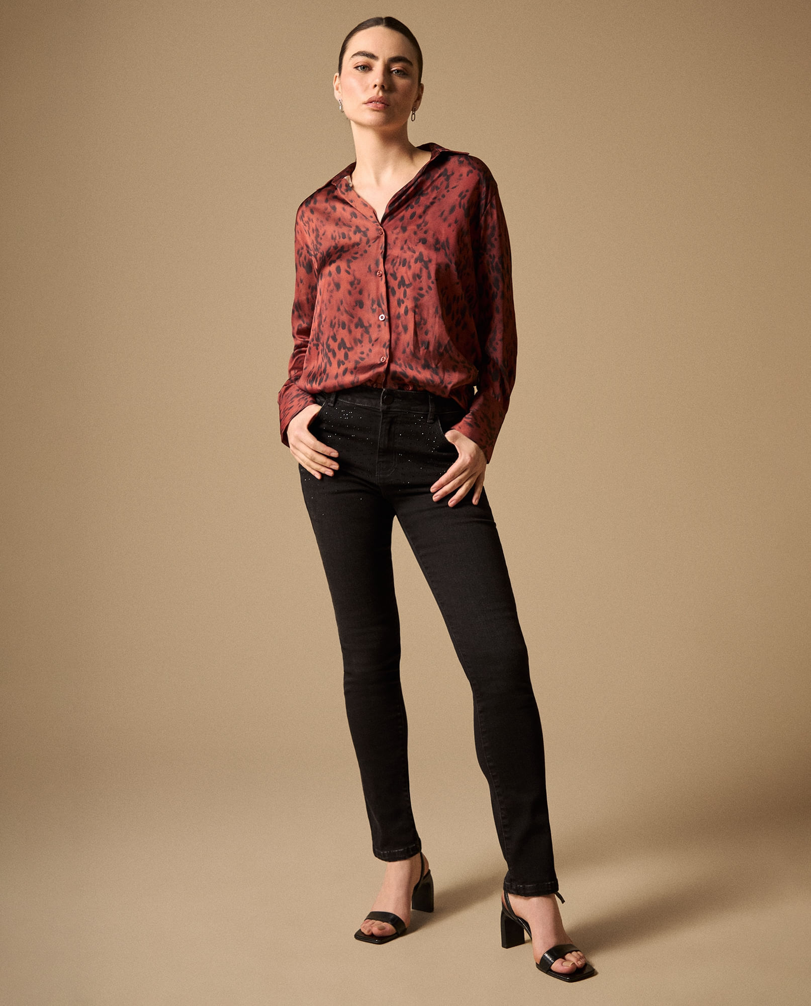 Jean Slim Negro con Detalles Brillantes