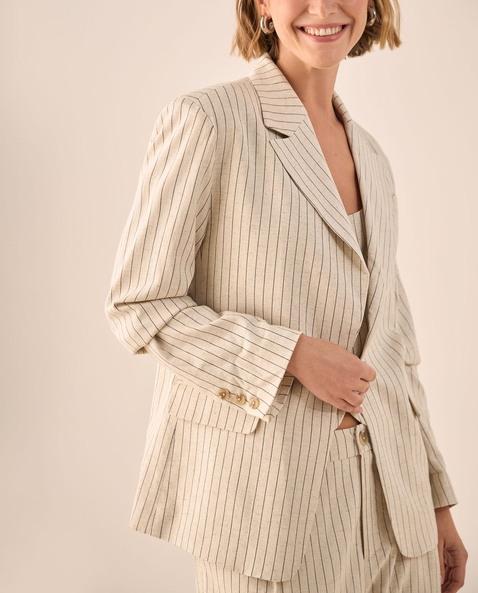 Blazer Beige con Rayas y Corte Oversized
