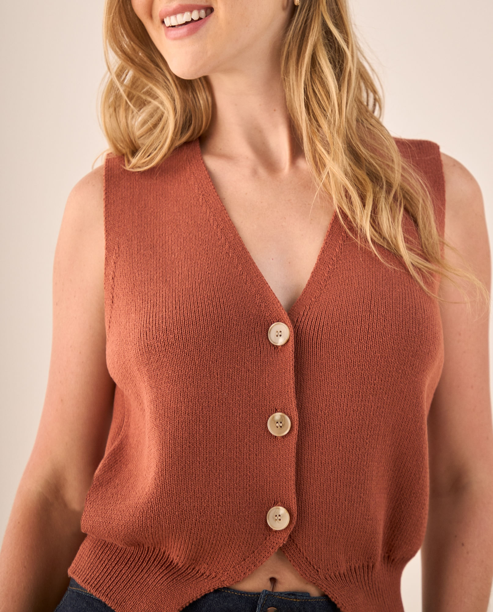 Chaleco Tejido Naranja Terracota con Botones