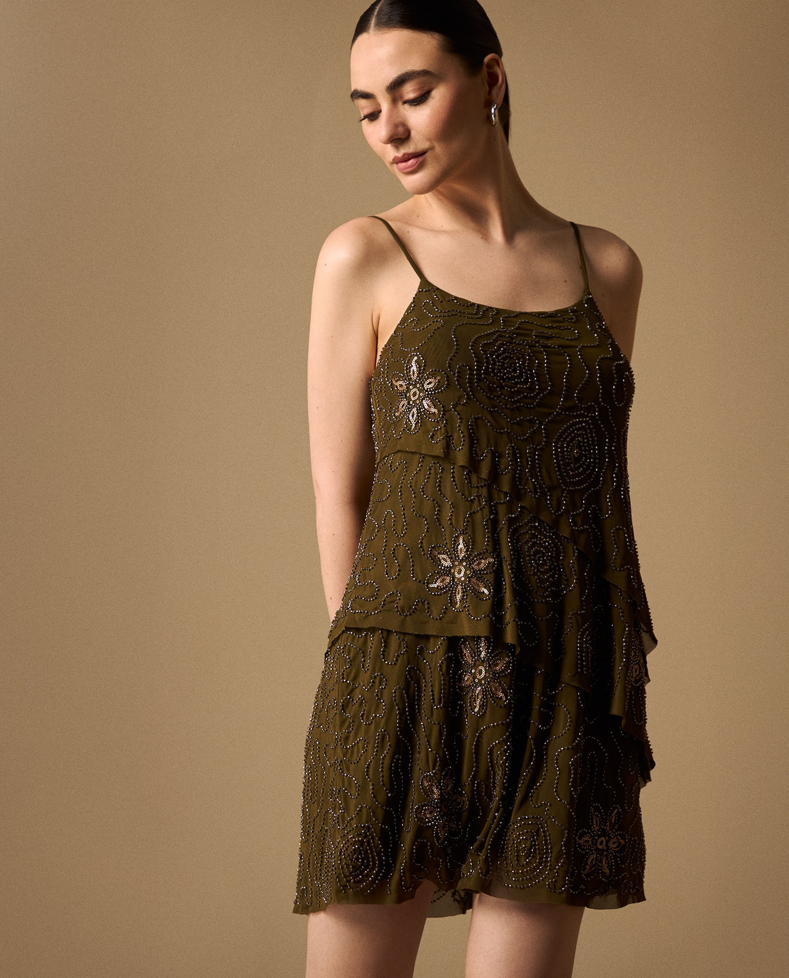 Vestido Bordado con Aplicaciones Florales