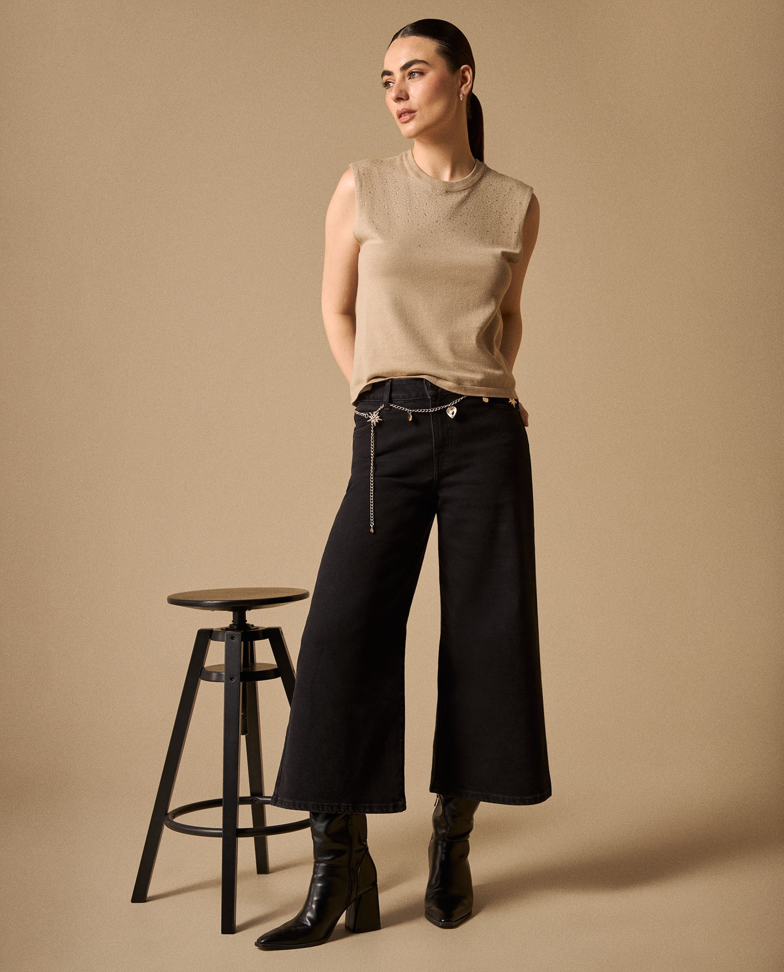Jean Culotte Negro con Cadena Decorativa