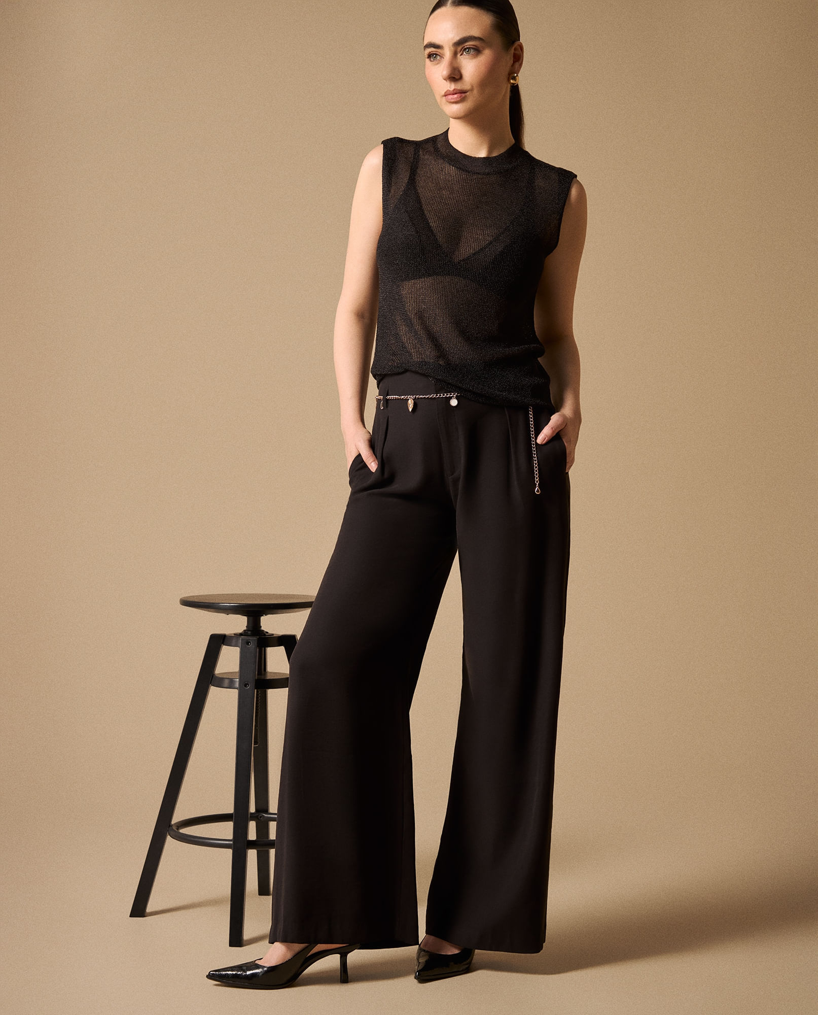 Pantalón Wide Leg con Cadena Dorada